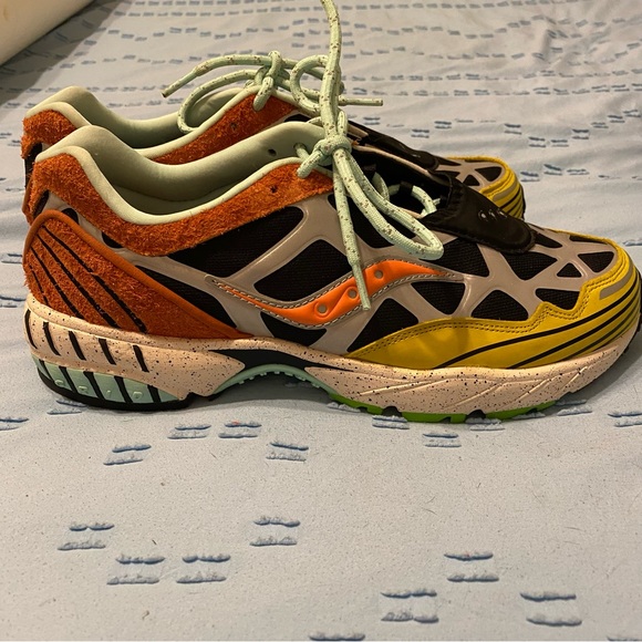 NWOT Saucony 3D Grid Hurricane Tralian Running Shoes Mustard SZ 11 M. S70745-8 - Picture 6 of 7